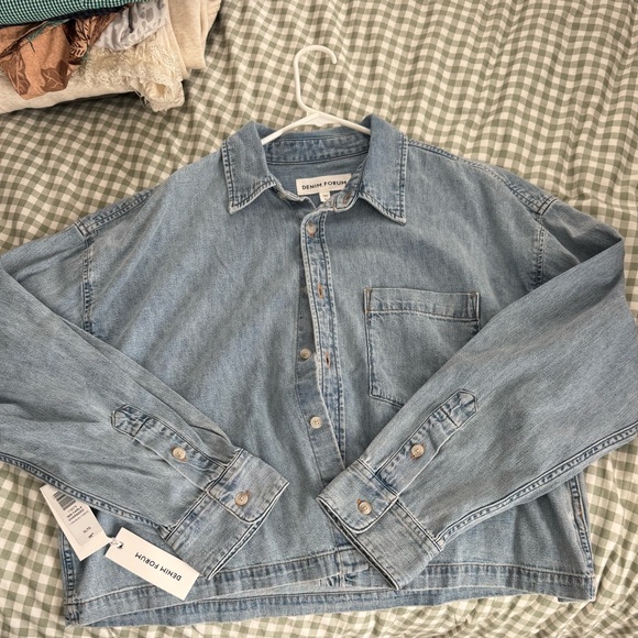 Aritzia Denim Forum
The '90s Carla Oversized Denim Shirt - Picture 1 of 3